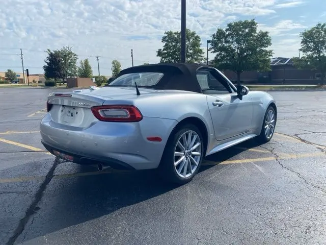 2018 Fiat 124 Spider Lusso photo 9
