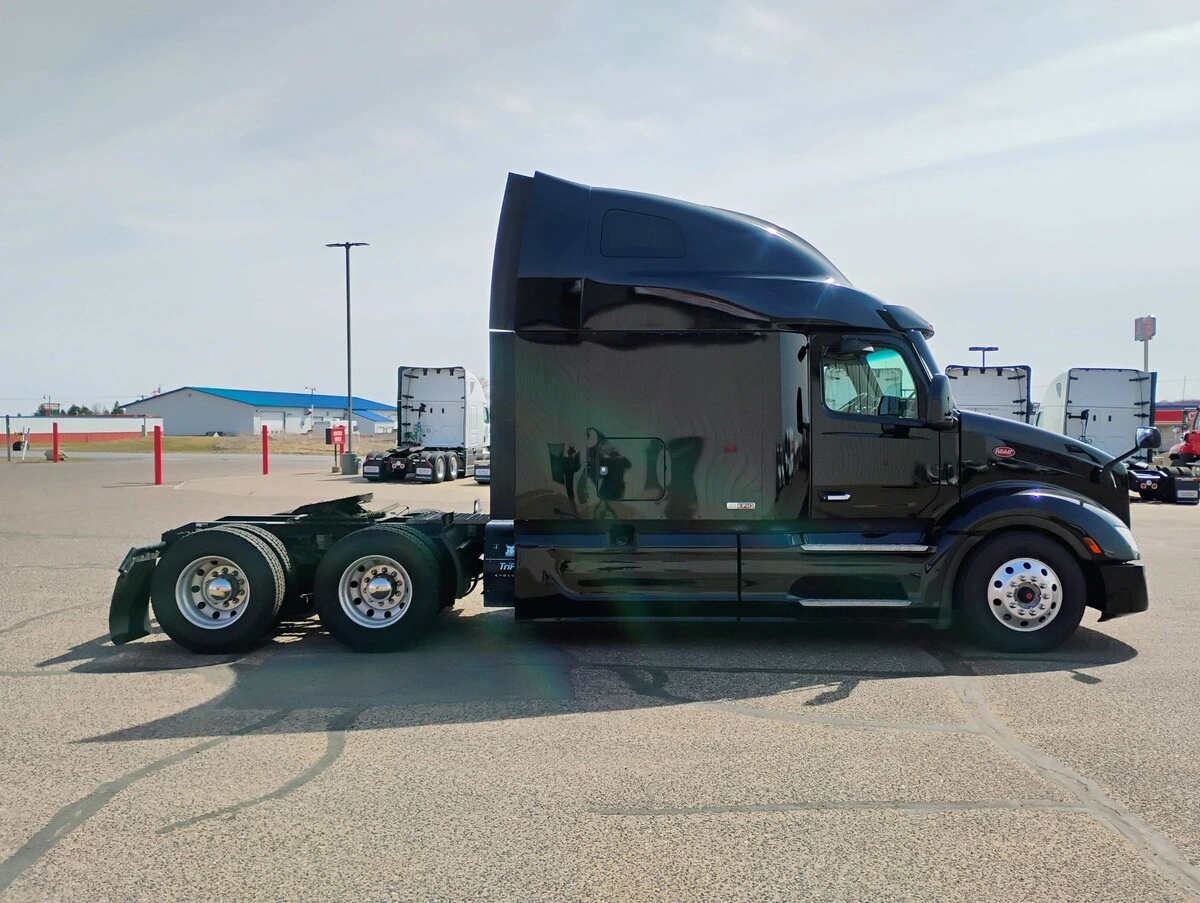2023 Peterbilt 579 - image 4