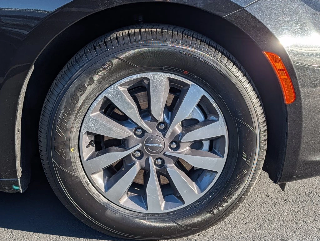 2023 Chrysler Pacifica Hybrid Limited - Photo 8