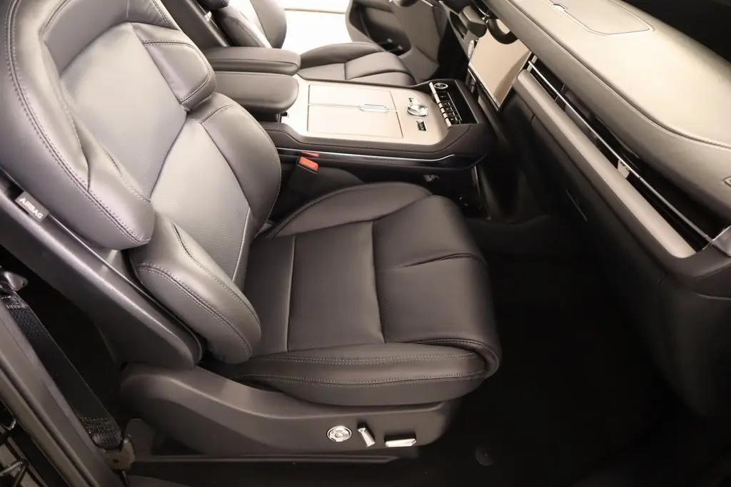2025 Lincoln Navigator L Reserve photo 14