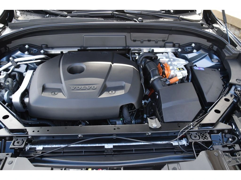 2026 Volvo - image 24