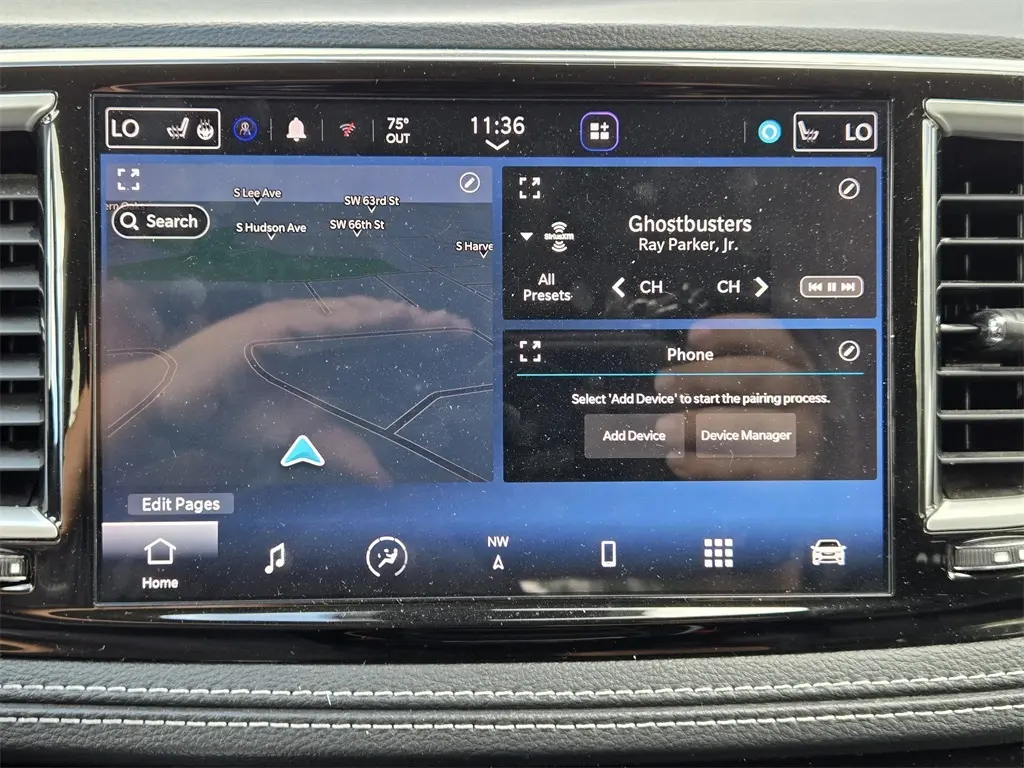2024 Chrysler Pacifica Hybrid photo 16