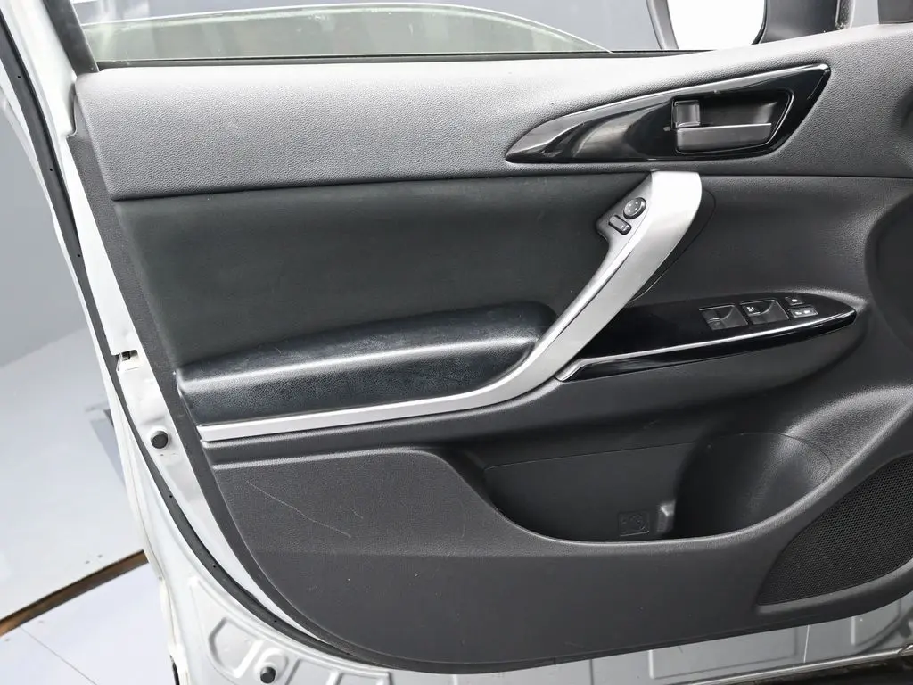 2022 Mitsubishi Eclipse Cross LE SEL GT photo 31