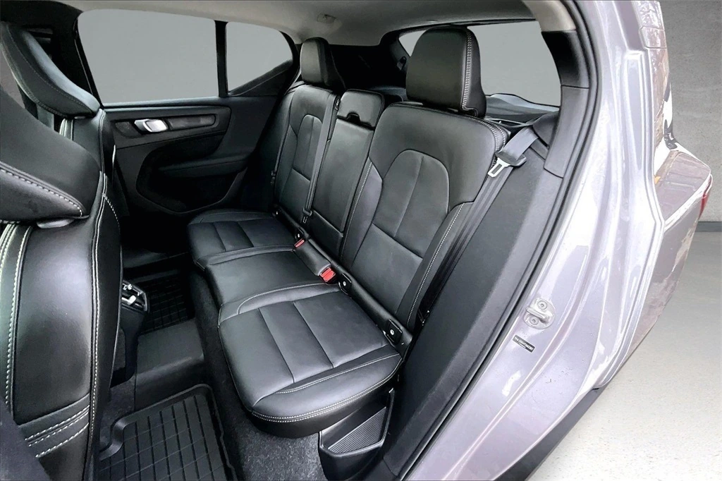 2026 Volvo - image 21