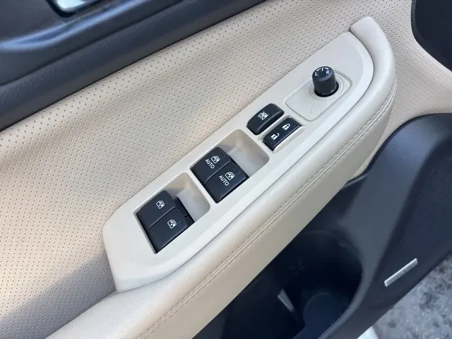 2017 Subaru Outback Limited photo 18