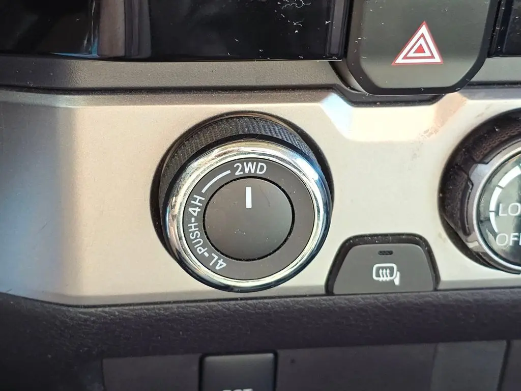 2017 Toyota Tacoma SR photo 4