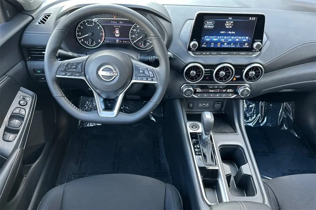 2025 Nissan Sentra SV photo 14
