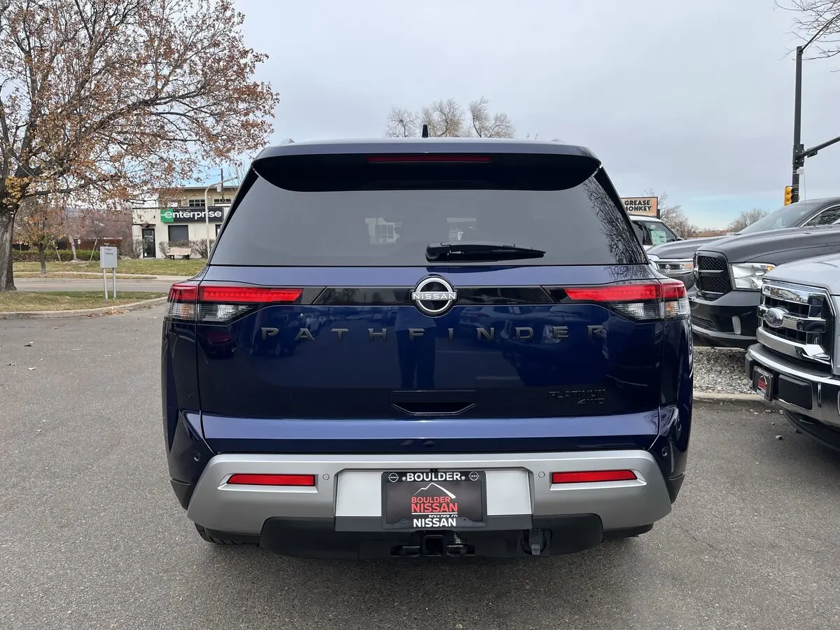 2025 Nissan Pathfinder Platinum photo 4