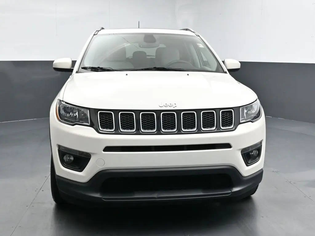 2018 Jeep Compass Latitude photo 3