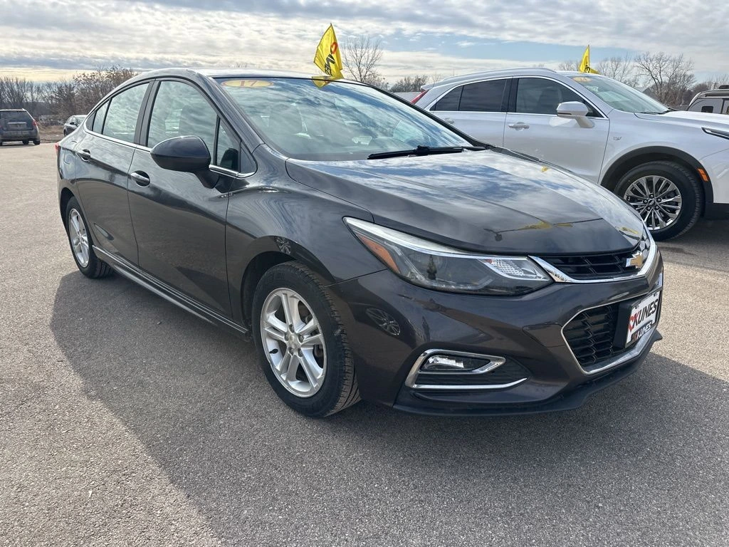 Used 2017 Chevrolet Cruze LT with VIN 1G1BE5SM6H7271387 for sale in Morrison, IL