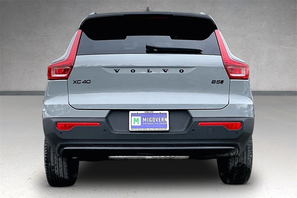 2026 Volvo - image 4