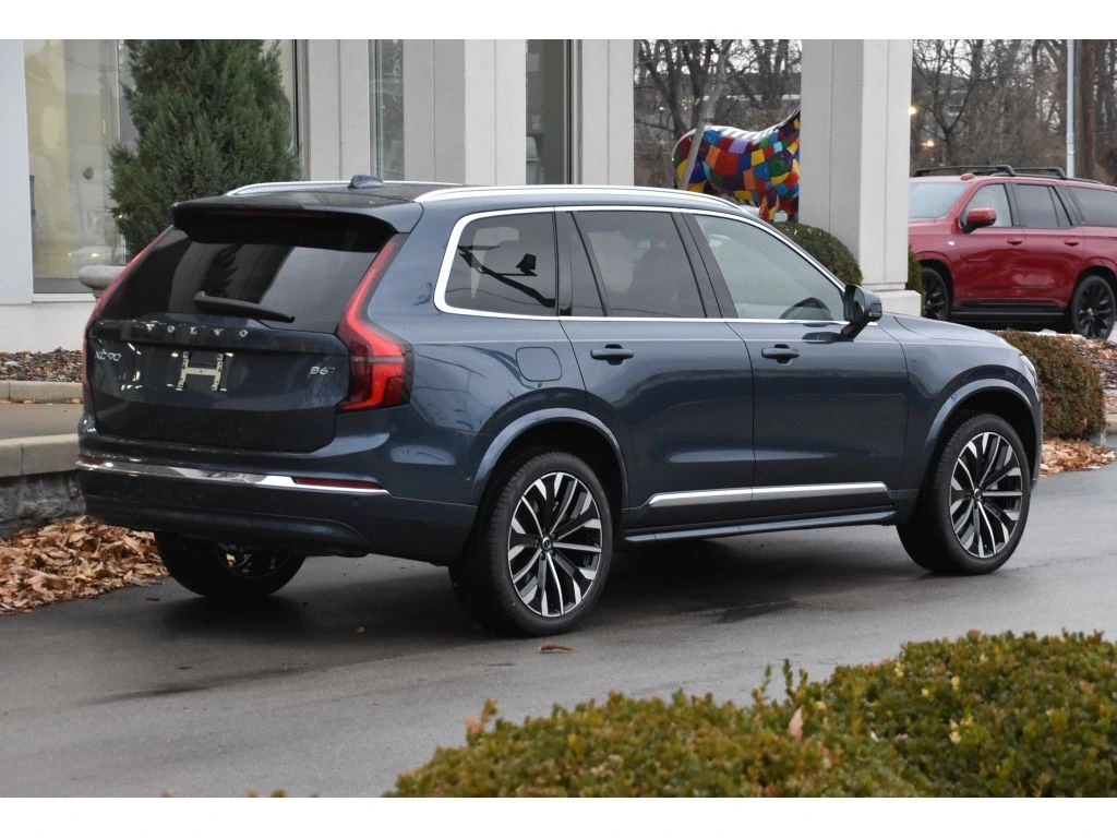 2026 Volvo - image 4