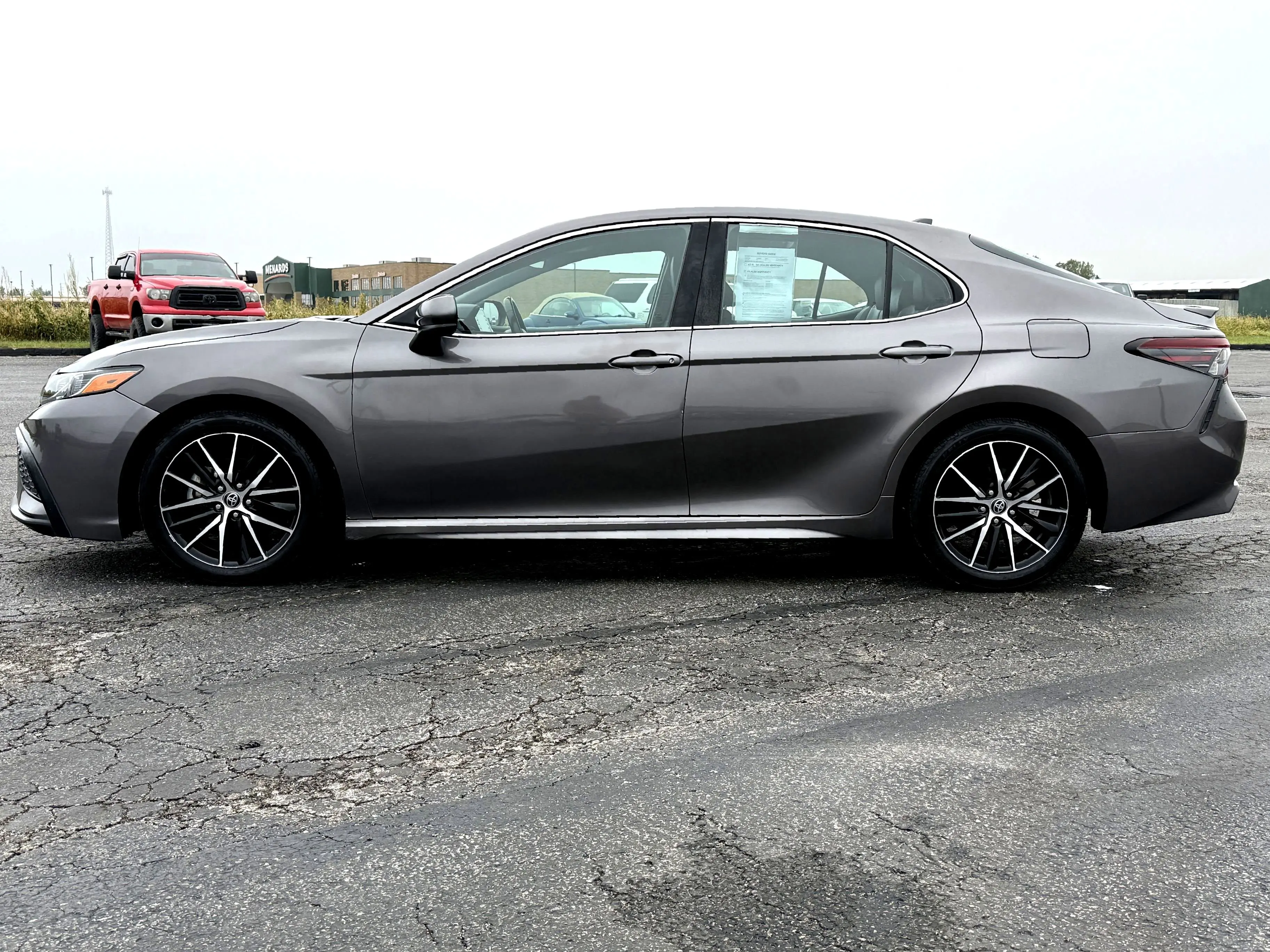 2021 Toyota Camry SE photo 6