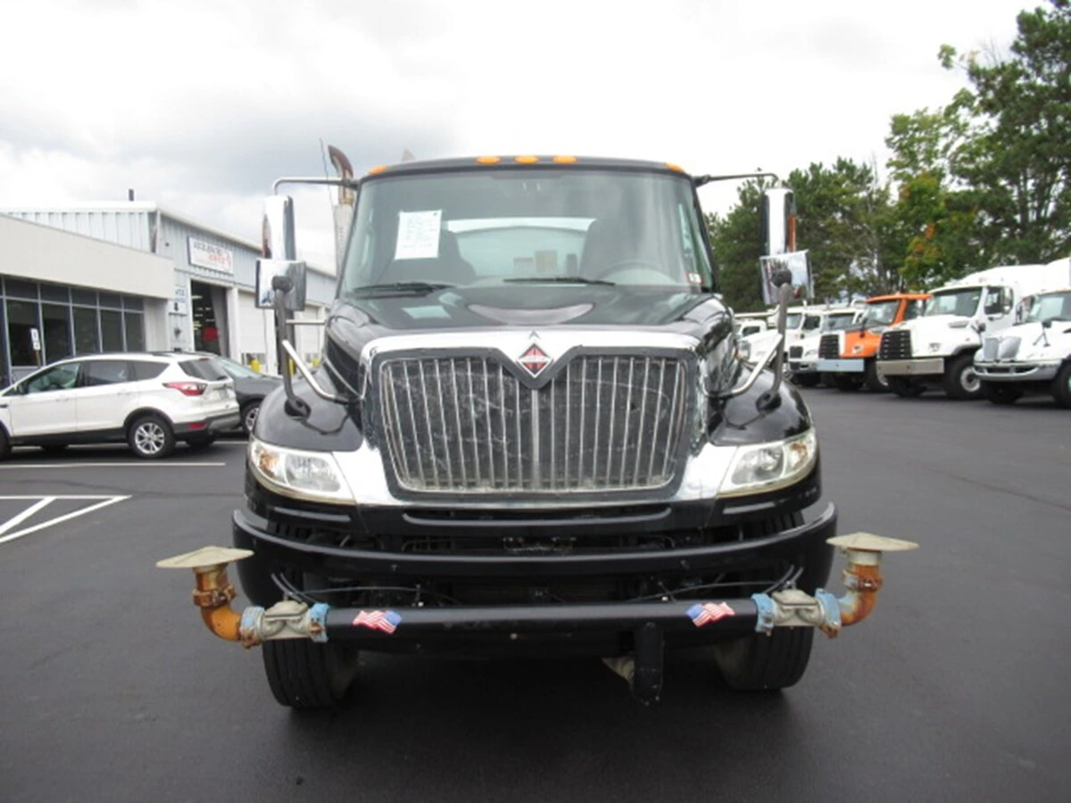 2013 International 4300 in Manchester, NH — photo 2