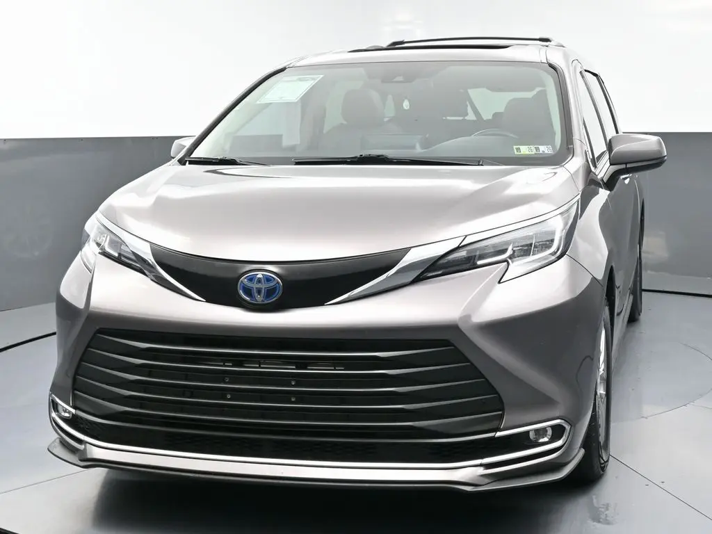2022 Toyota Sienna XLE photo 4