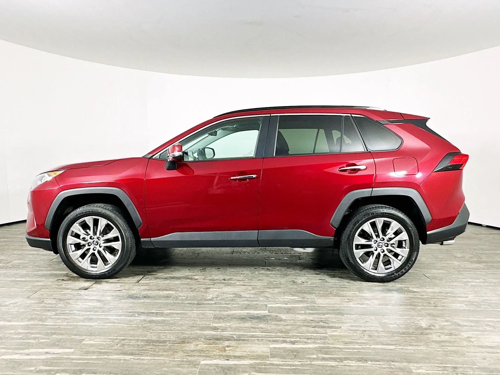 2020 Toyota RAV4 Limited photo 4