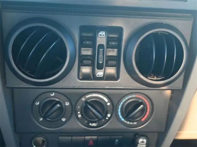 2010 Jeep Wrangler Unlimited X photo 10
