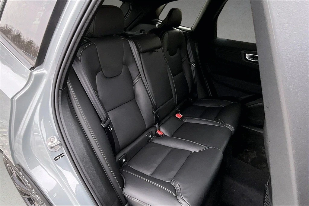 2026 Volvo - image 10