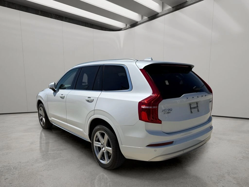 2022 Volvo - image 3