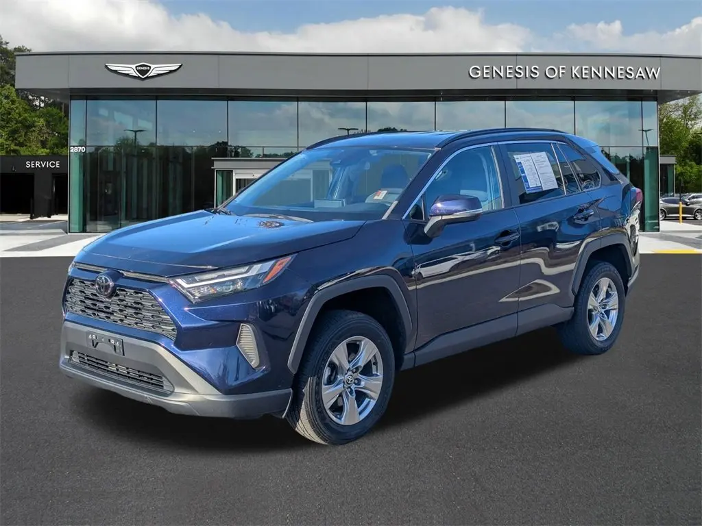 2023 Toyota RAV4 XLE photo 3