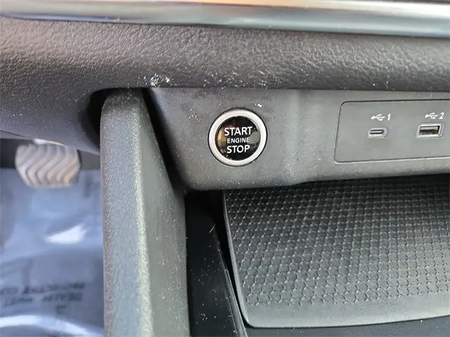 2023 Nissan Rogue SV photo 18
