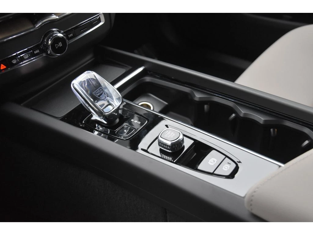 2026 Volvo - image 37