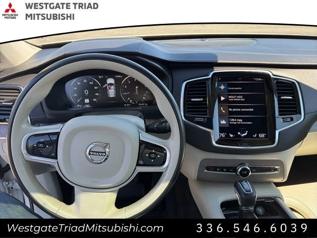 2022 Volvo - image 7