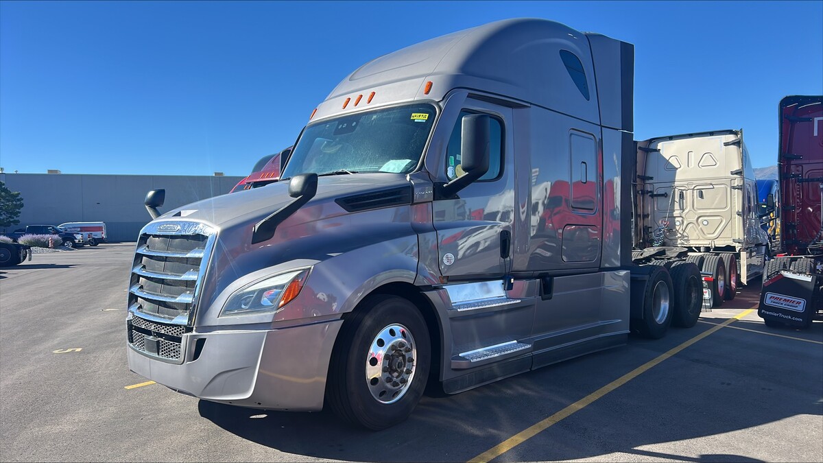 2022 FREIGHTLINER Cascadia