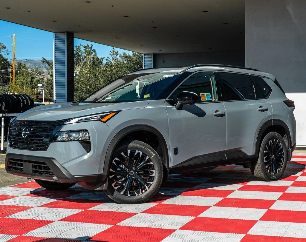2026 Nissan Rogue Dark Armor AWD's photo