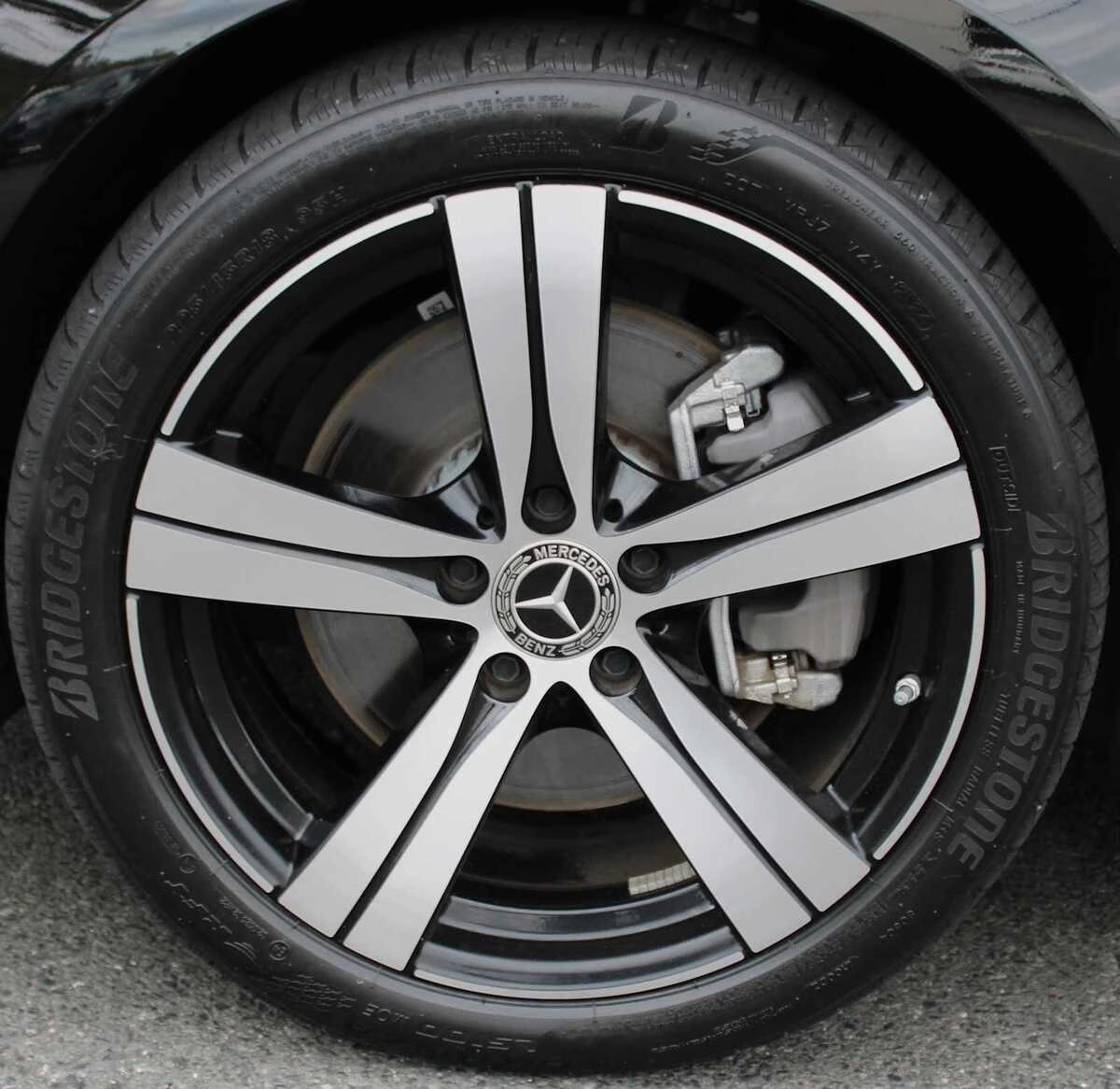 2025 Mercedes-Benz C-Class Sedan C 300 - Photo 9