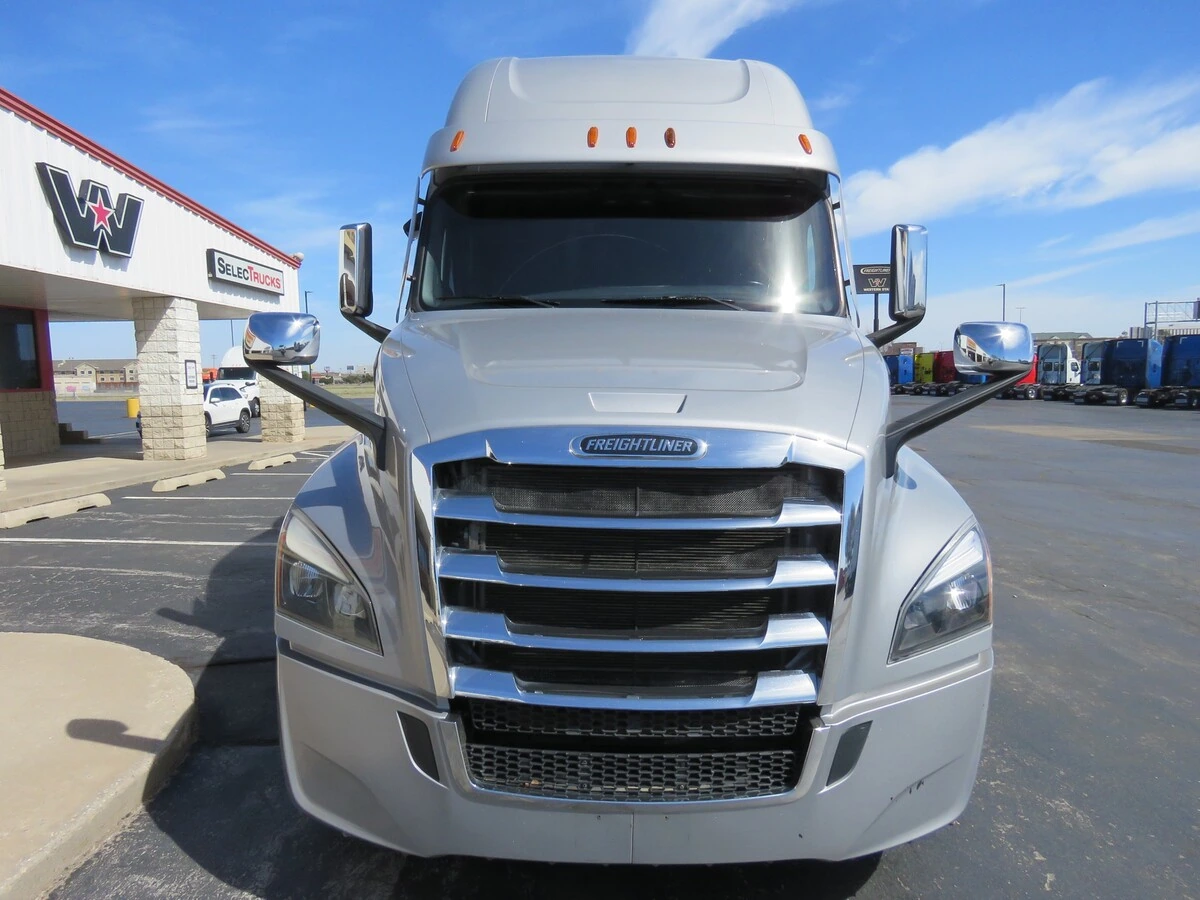 2022 Freightliner Cascadia - image 11