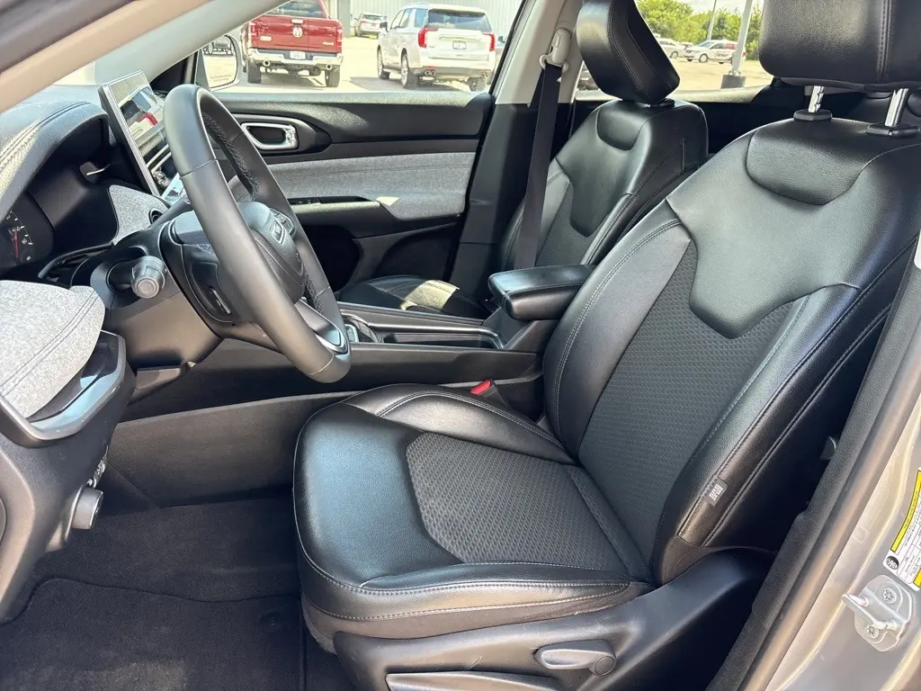 2022 Jeep Compass Latitude photo 10