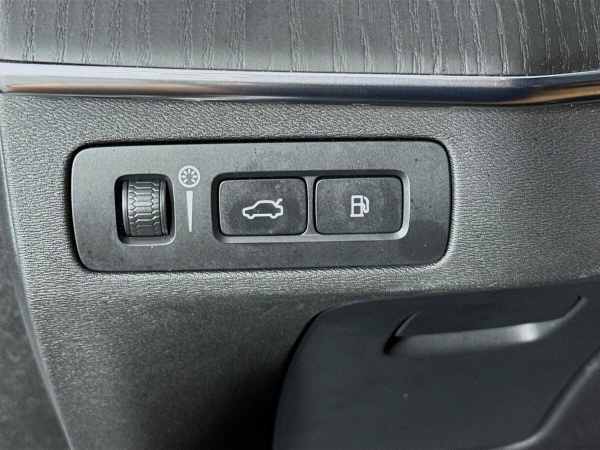 2022 Volvo - image 10