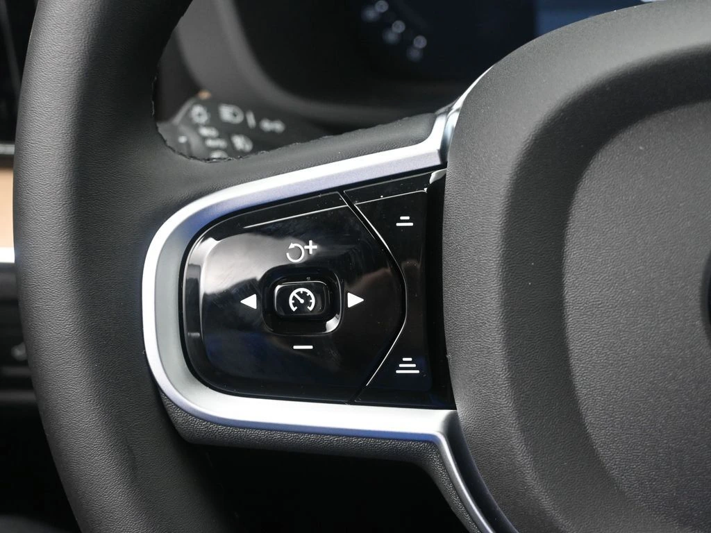 2026 Volvo - image 11
