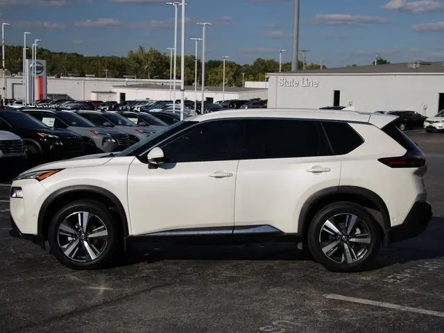 2023 Nissan Rogue SL photo 2