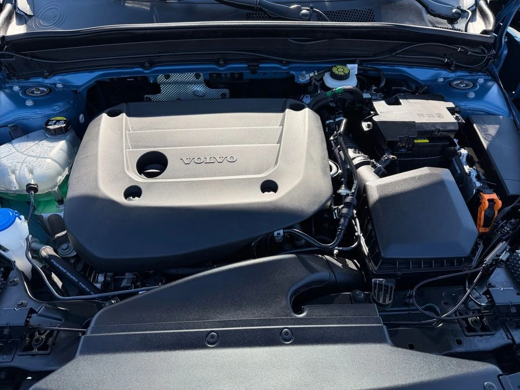 2025 Volvo - image 29
