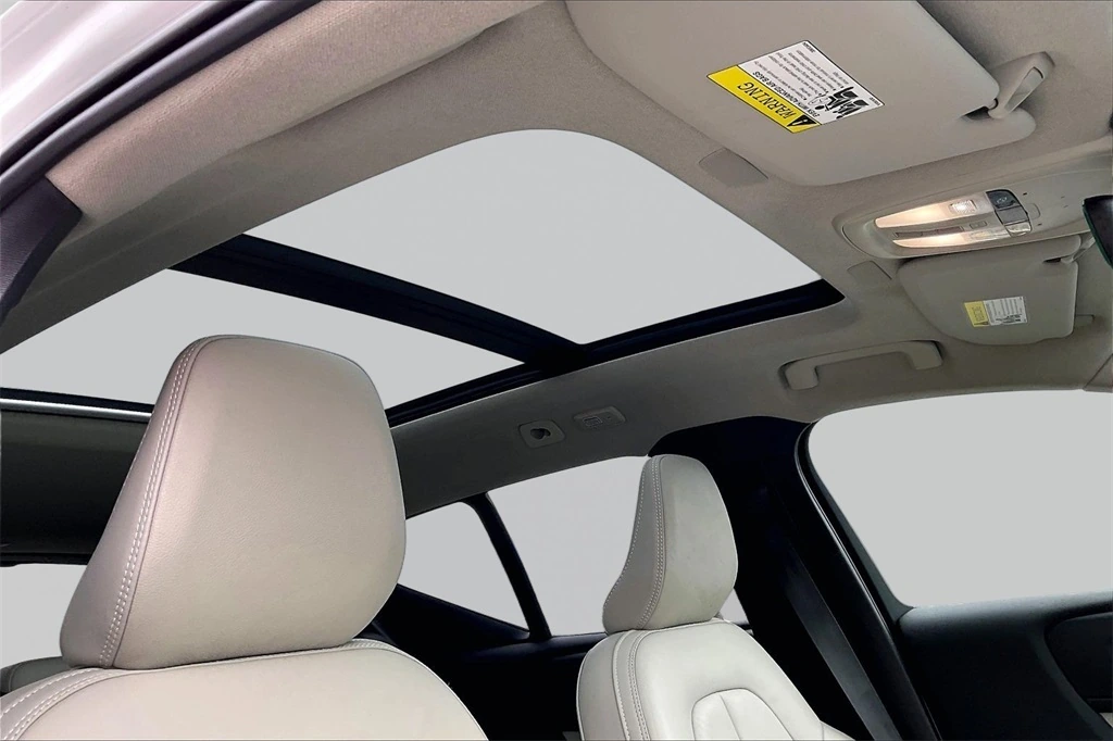 2023 Volvo - image 27