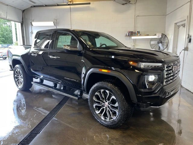 2024 GMC Canyon 4WD Denali Crew Cab Short Box's photo