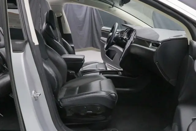 2016 Tesla Model X 90D photo 16