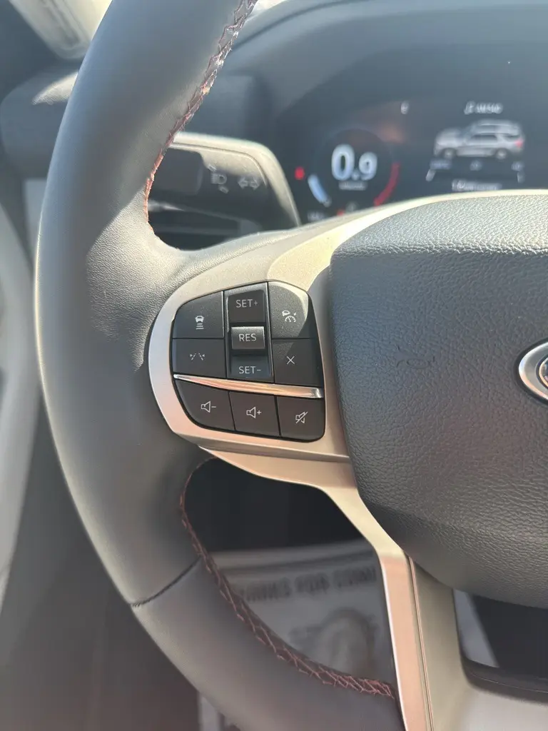 2025 Ford Explorer photo 16