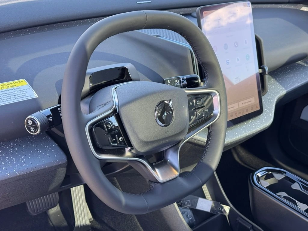 2025 Volvo - image 16