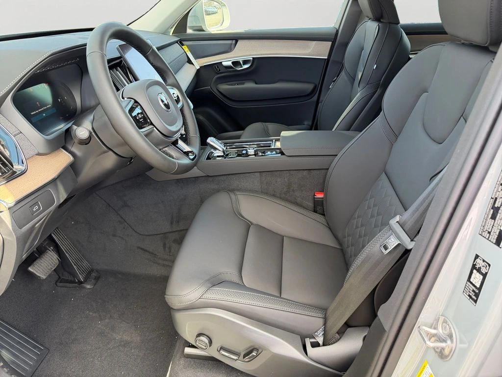 2026 Volvo - image 14