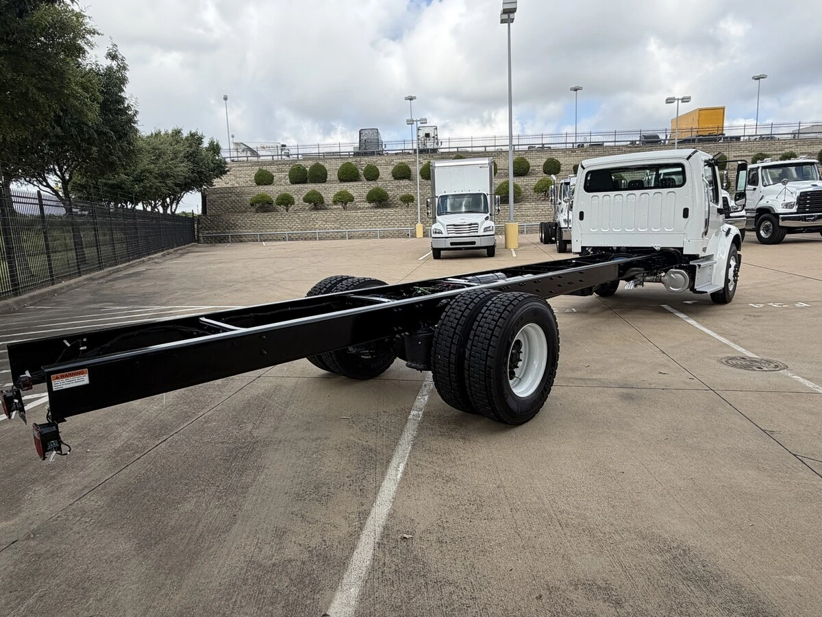 2027 Freightliner M2 106 — photo 5