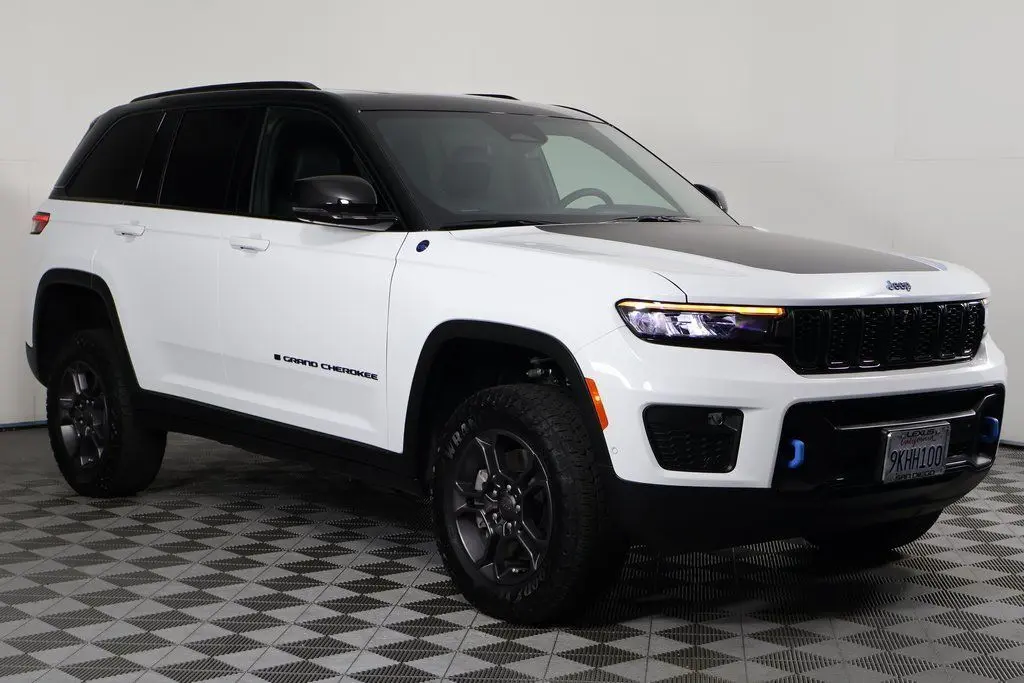 2023 Jeep Grand Cherokee Trailhawk 4xe photo 3