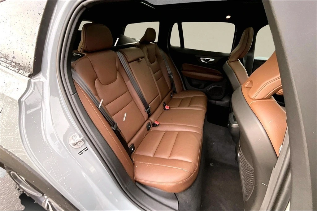 2026 Volvo - image 10