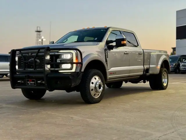 2023 Ford F-450 photo 3