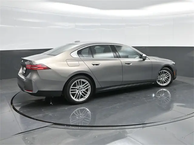 2024 Bmw 530i 530i xDrive photo 3