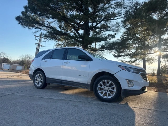 2018 Chevrolet Equinox LS's photo