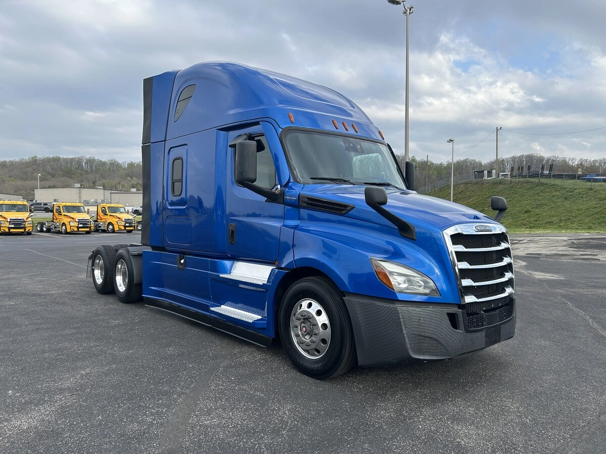 2022 Freightliner Cascadia - image 7
