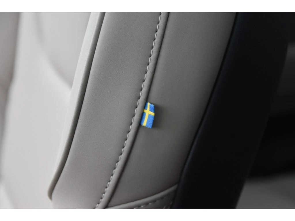 2026 Volvo - image 40